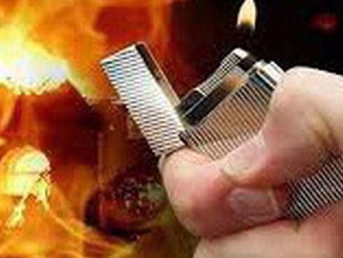 Người phụ nữ bị tạt xăng, cháy khắp cơ thể nhảy xuống sông tự cứu bản thân