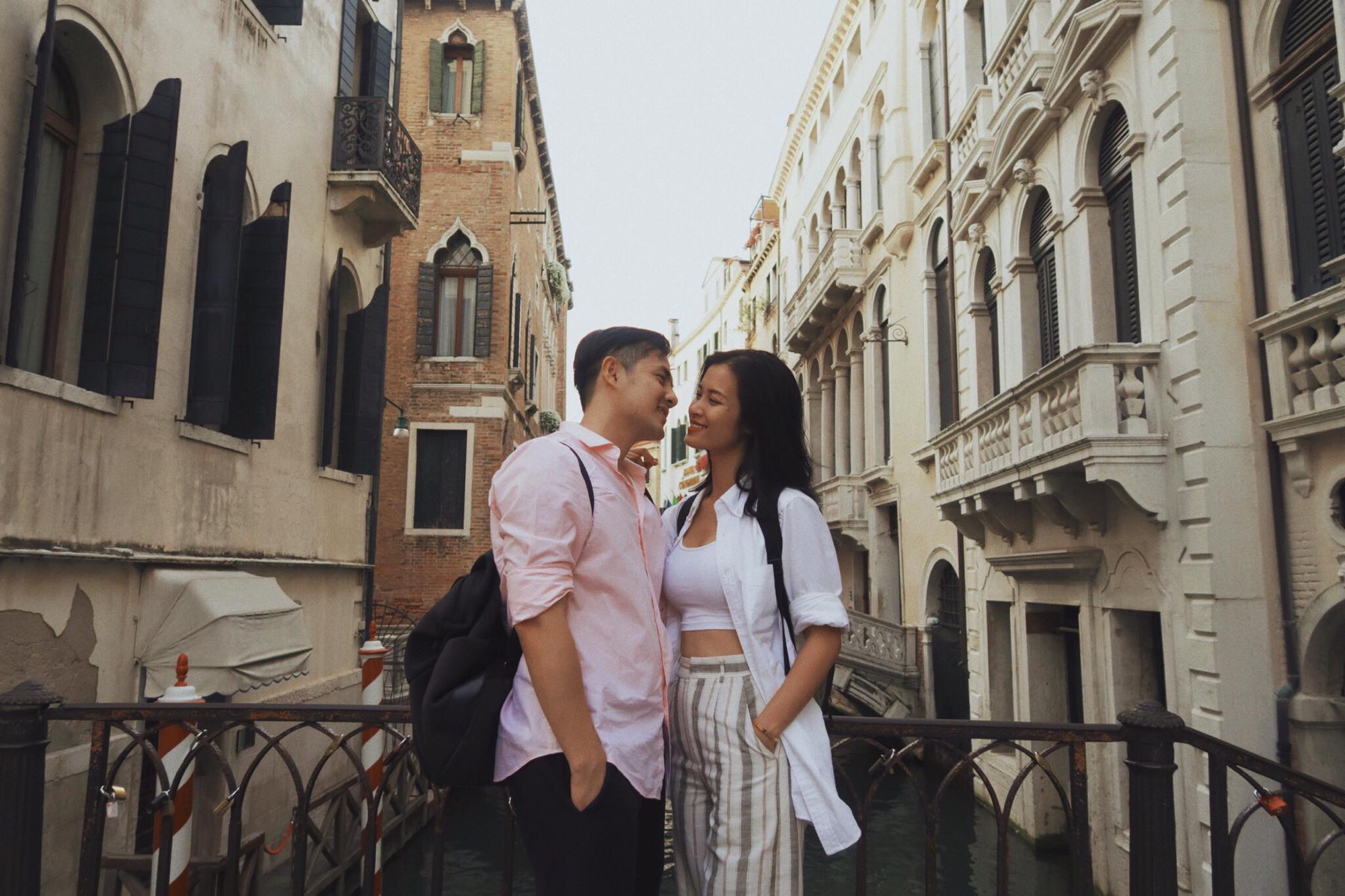 Khoảnh khắc lãng mạn của Đông Nhi - Ông Cao Thắng dưới hoàng hôn Thuỵ Sĩ khiến fan ồ ạt hỏi thăm: Bao giờ mới cưới?-4