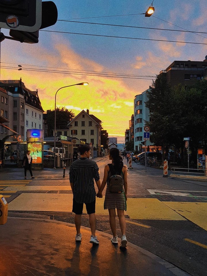 Khoảnh khắc lãng mạn của Đông Nhi - Ông Cao Thắng dưới hoàng hôn Thuỵ Sĩ khiến fan ồ ạt hỏi thăm: Bao giờ mới cưới?-2