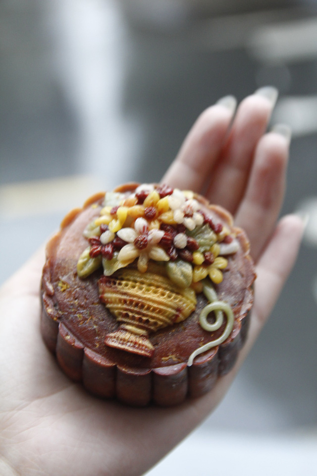 Bánh trung thu đẹp lạ, khách phải năn nỉ 2 năm trời mới làm để bán-9