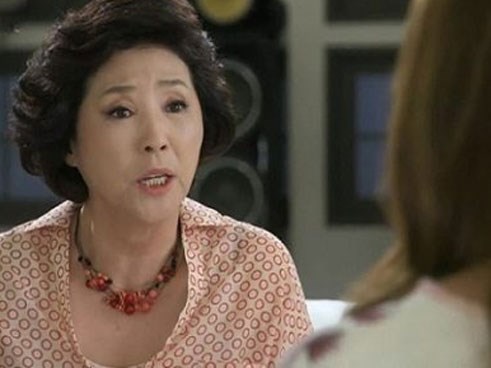 Rủ bạn bè về tụ tập tán gẫu, tôi bị mẹ chồng mắng là vô ý và nhất quyết đòi dọn đến ở chung