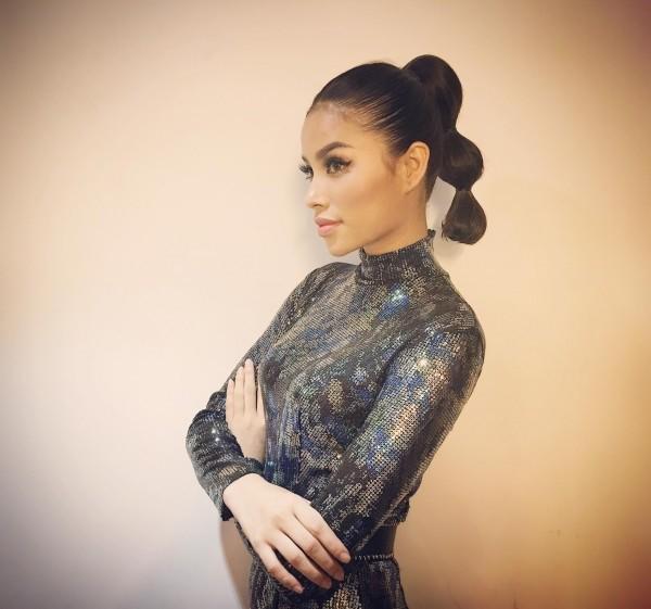 Ơn trời, cuối cùng thì Phạm Hương cũng đã chịu gia nhập Hội mỹ nhân để tóc mái bằng rồi!-5