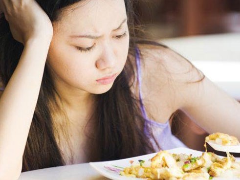 Đột nhiên sợ thịt, đi khám biết ung thư: 2 dấu hiệu đừng chủ quan kẻo hối hận