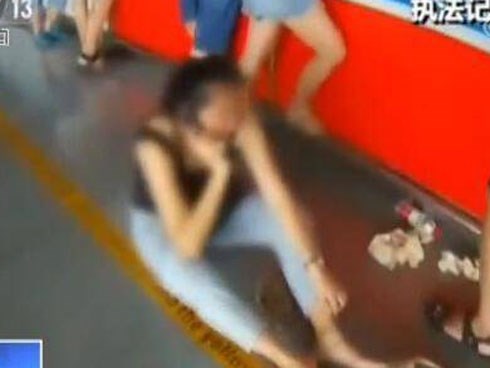 Trung Quốc: Mua vé máy bay nhầm ngày, nữ hành khách nói dối có bom để ngăn chuyến bay cất cánh