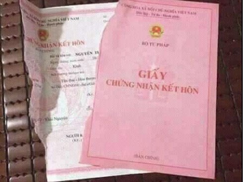 Vợ khoe thành tích ném nhẫn cưới, xé giấy ĐKKH khi giận chồng, hội chị em 