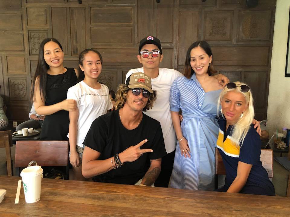 Khánh Thi rạng rỡ bên Phan Hiển sau một thời gian liên tục đăng tải status buồn bã vì xích mích-1