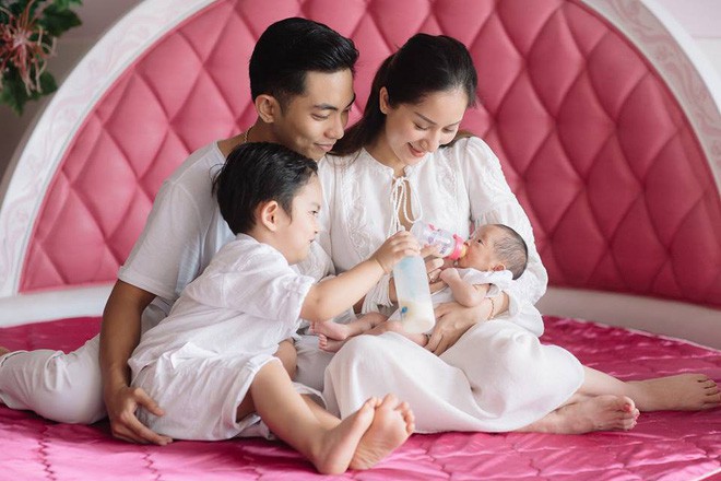 Khánh Thi rạng rỡ bên Phan Hiển sau một thời gian liên tục đăng tải status buồn bã vì xích mích-2