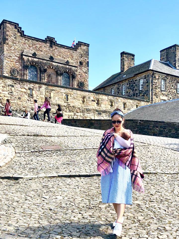 Vợ chồng Lan Phương và con gái mới sinh chụp ảnh ngọt đến rụng tim ở trời Tây-5