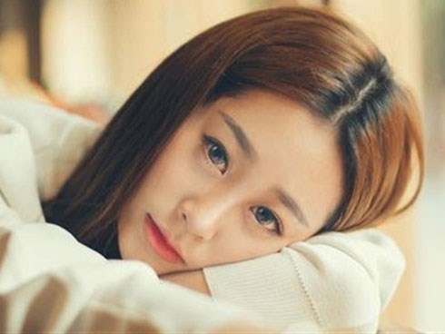 Khiến cả thế giới ghen tị vì có một người chồng tuyệt vời, nhưng hóa ra đêm nào vợ trẻ cũng phải khóc ướt gối