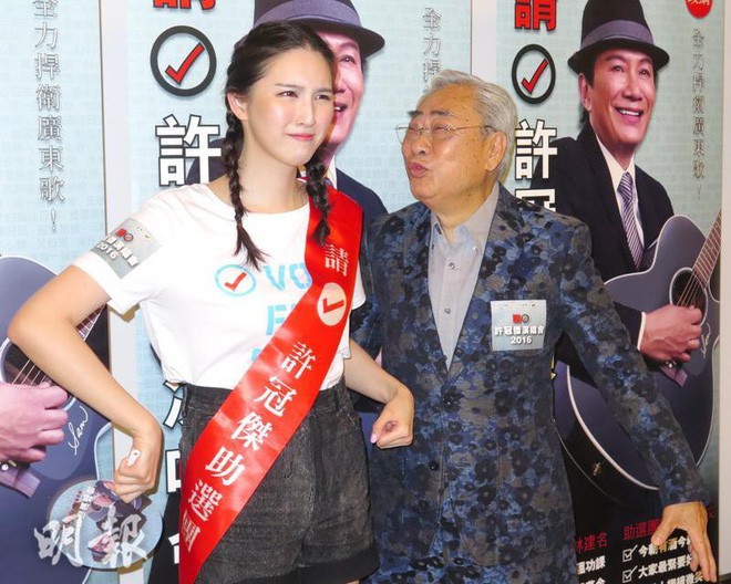 Bỏ rơi mỹ nhân TVB, ông trùm 80 tuổi hẹn uống trà sữa với thiếu nữ đáng tuổi cháu-2