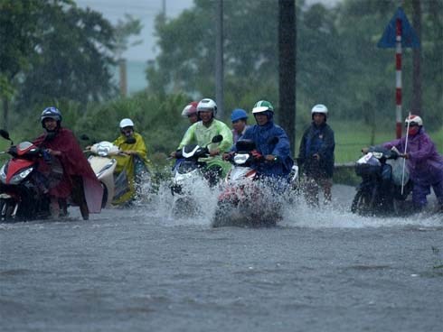 Dự báo thời tiết 15/8: Bão tiến gần Hải Phòng-Thanh Hóa, miền Bắc mưa rất to