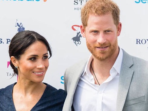 Không thể im lặng được nữa, Hoàng gia Anh quyết định 