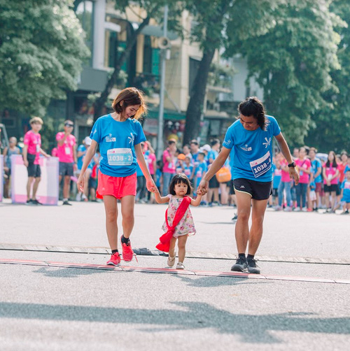 Cuối tuần, cả nhà ra Bờ Hồ chạy MB Ageas Life Family Ekiden-3