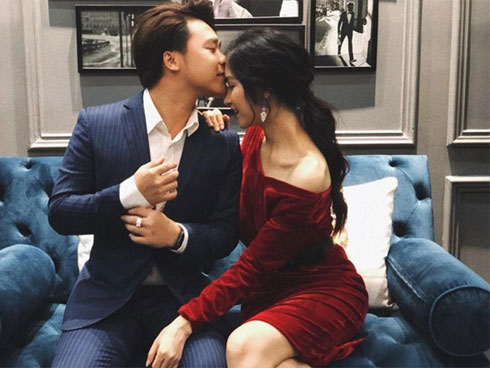 Clip: Hoà Minzy bị chỉ trích thái độ ngôi sao, mặt lạnh tanh để mặc trưởng FC lớn tiếng quát nạt fan giữa đường-1