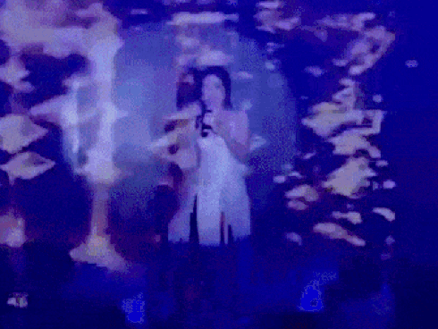 LỊCH SỬ LẶP LẠI: Liễu Nham vồ ếch trên thảm đỏ sau cú ngã chình ình bàn tọa trước ống kính cách đây 7 năm-10