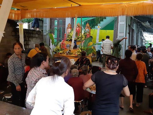 Công an phát loa truy tìm hung thủ sát hại hai vợ chồng ở TP Hưng Yên