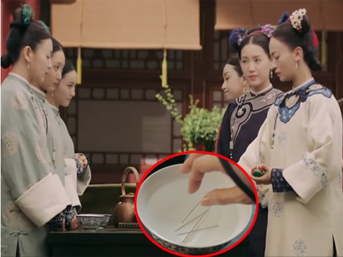 Hôm nay ngày Thất Tịch, các cung nữ trong Diên Hy Công Lược thi nhau thả kim vào bát nước, người Việt cũng có hoạt động thú vị khác