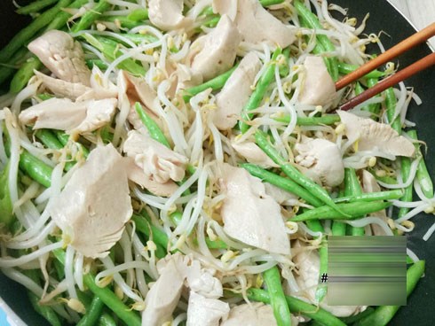 Mề chay xào giá đỗ đơn giản, thanh đạm cho lễ Vu Lan