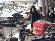Á hậu Tú Anh gầy gò lần đầu xuất hiện cùng chồng tại sân bay sau ngày cưới Á hậu Tú Anh gầy gò lần đầu xuất hiện cùng chồng tại sân bay sau ngày cưới