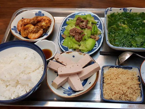 Khoe mâm cơm đầy đủ dinh dưỡng chỉ hết chưa tới 20k, vợ trẻ mách nước bí quyết sống tiết kiệm giữa thủ đô-3