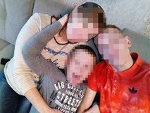 Vợ sốc nặng và trở nên cuồng loạn khi "người chồng hoàn hảo" thú nhận đã cưỡng bức con trai của họ suốt 5 năm qua Vợ sốc nặng và trở nên cuồng loạn khi "người chồng hoàn hảo" thú nhận đã cưỡng bức con trai của họ suốt 5 năm qua