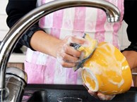 5 sai lầm nhiều người mắc khi rửa bát biến nước rửa chén thành chất độc hại cả gia đình