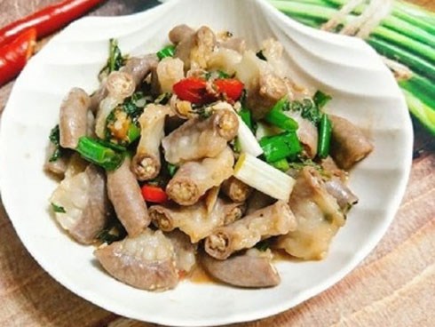 Cách làm lòng non xào me giòn giòn, chua chua lạ miệng