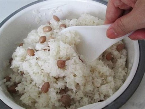 Mách chị em 3 cách nấu xôi bằng nồi cơm điện vừa dẻo lại ngon, hạt căng bóng