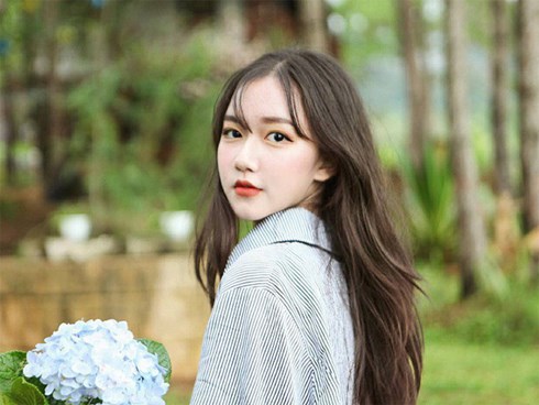Nữ sinh 13 tuổi xinh đẹp thích làm mẫu ảnh, có nhiều tài lẻ