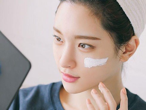 Bôi những thứ này lên mặt, tưởng đẹp lên ai ngờ phá hủy luôn làn da