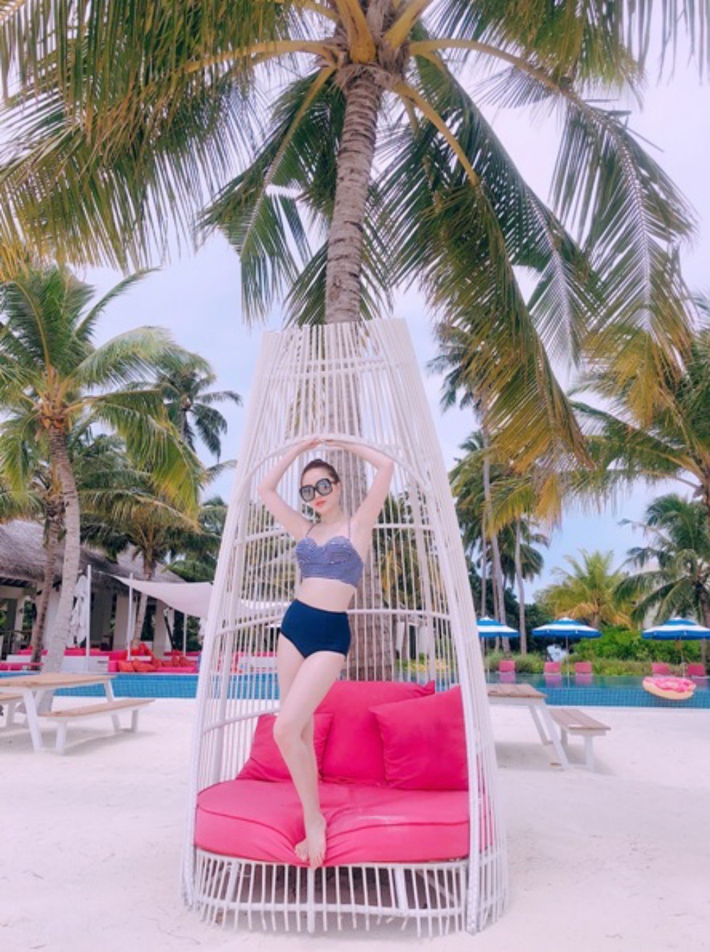 Bảo Thy tự tin thả dáng gợi cảm trong những bộ bikini đầy màu sắc-3