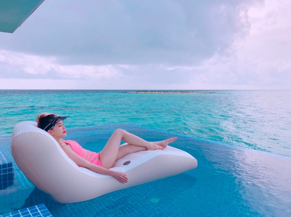 Bảo Thy tự tin thả dáng gợi cảm trong những bộ bikini đầy màu sắc-6