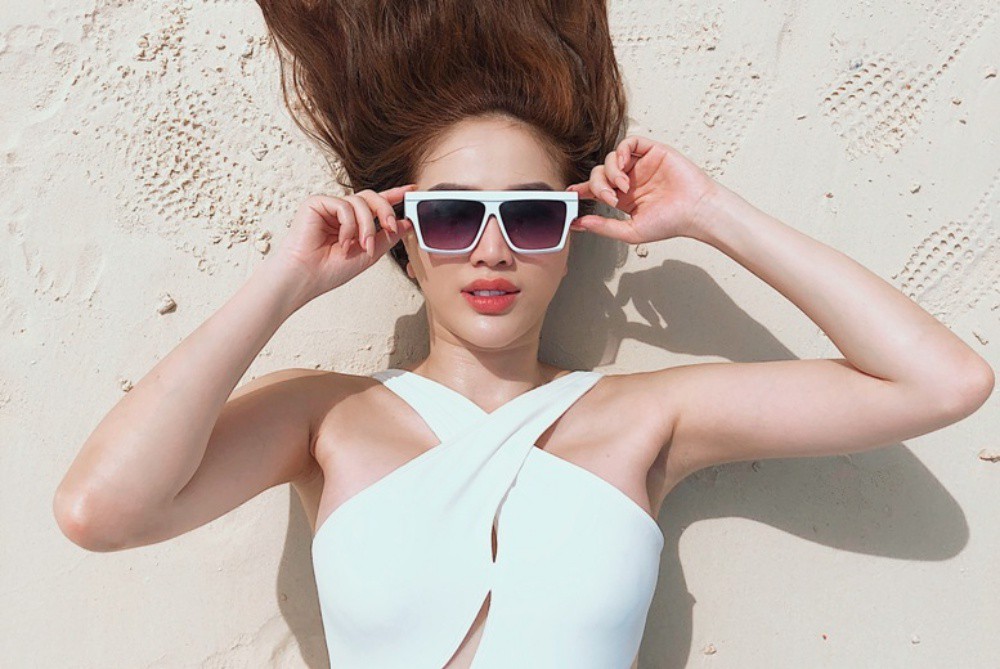 Bảo Thy tự tin thả dáng gợi cảm trong những bộ bikini đầy màu sắc-8