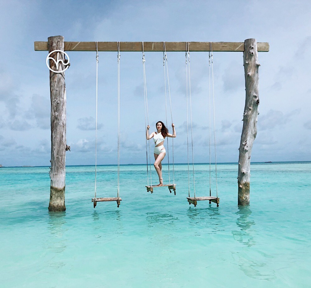 Bảo Thy tự tin thả dáng gợi cảm trong những bộ bikini đầy màu sắc-9