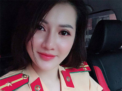 Người phụ nữ đèo đứa bé theo cách đặc biệt, dân mạng nghĩ đến nhiều kịch bản-3