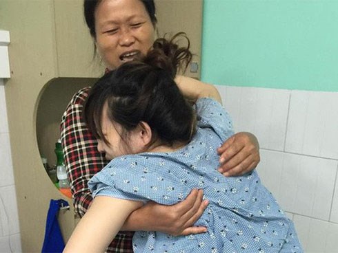 Đang đau đẻ thấu trời, người xung quanh còn nói móc ''Lúc sướng ai sướng cho'', mẹ bầu nói 1 câu mà tất cả câm nín