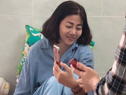 Bức xúc vì chuyện của Mai Phương: Bắt cầm phong bì để chụp hình