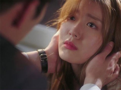 Mượn điện thoại bạn thân nhắn cho bạn trai “Em có bầu rồi”, tôi phát hiện bí mật không ngờ
