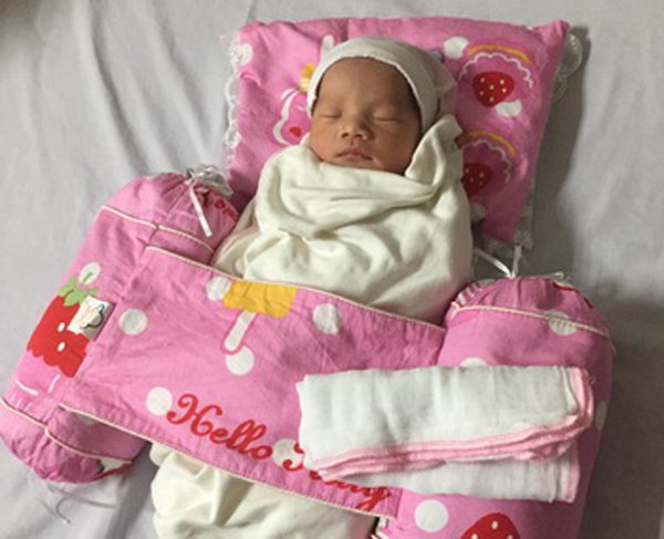 Mẹ tai nạn hôn mê hơn 3 tháng, bé gái Hà Nội vẫn chào đời khoẻ mạnh-1