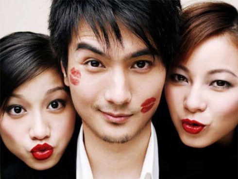 Chồng tôi ngoại tình còn dám gửi ảnh tán tỉnh gái lạ cho vợ xem...