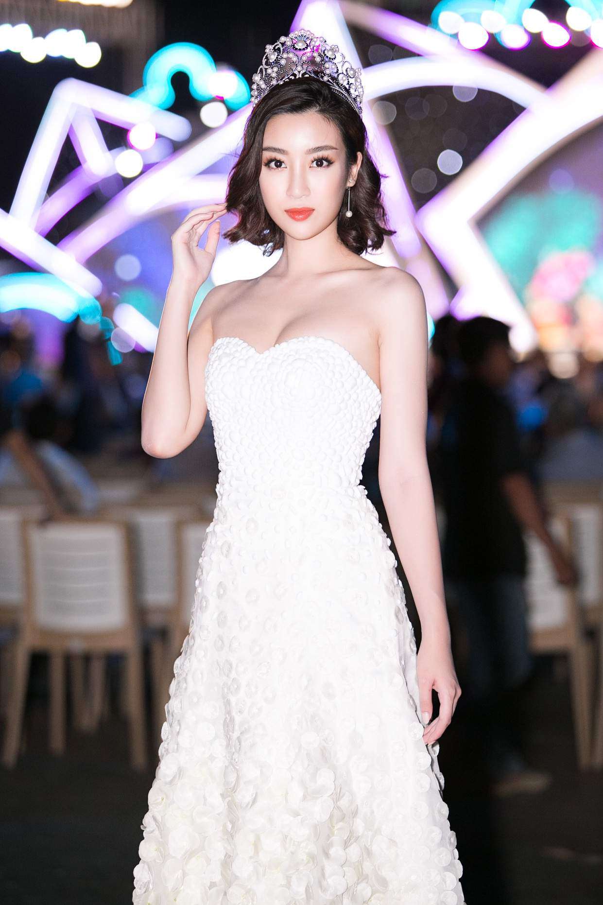 Đỗ Mỹ Linh: Từ cô gái bị chê bầm dập với nhan sắc thiếu mì chính lúc đăng quang đến danh xưng Hoa hậu bảo vật quốc gia-2