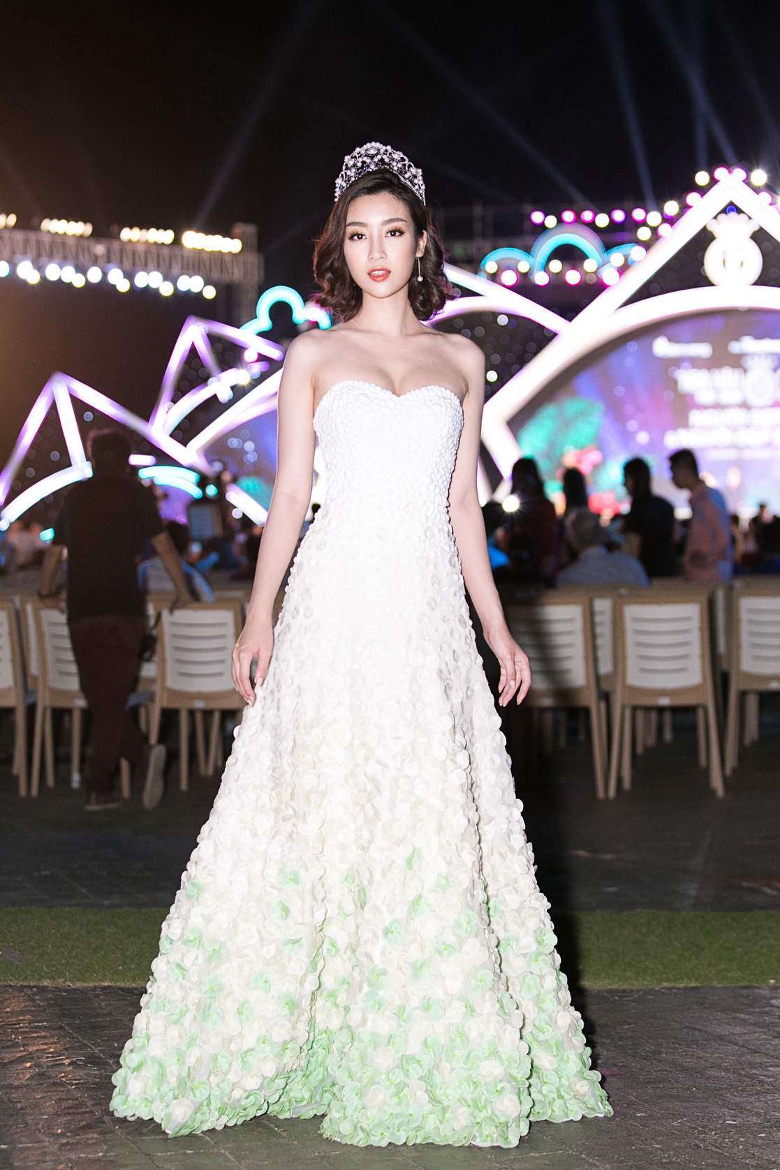 Đỗ Mỹ Linh: Từ cô gái bị chê bầm dập với nhan sắc thiếu mì chính lúc đăng quang đến danh xưng Hoa hậu bảo vật quốc gia-3