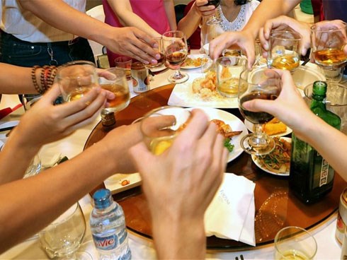 Rượu 'Tây' bán tràn trên mạng: Vô tư phạm luật, ngang nhiên trốn thuế