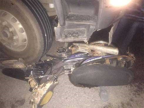 Xe tải lao vào đám đông đang giúp người bị tai nạn, 6 người thương vong