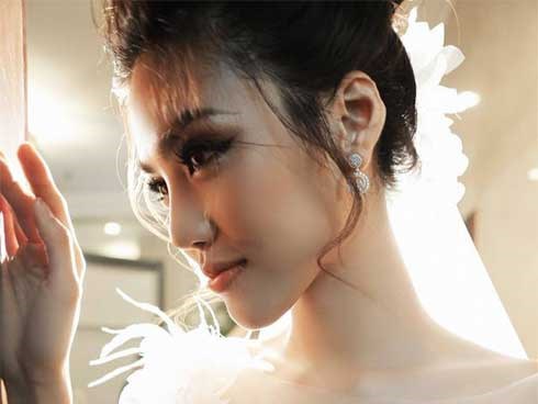 Lan Khuê diện váy cô dâu, khoe nhan sắc xinh đẹp trước ngày lên xe hoa với bạn trai đại gia