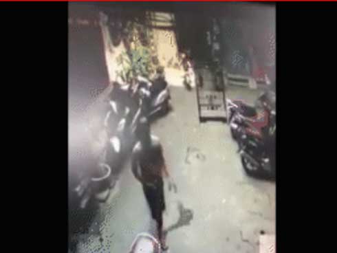 Trộm gần 100 cây vàng chỉ trong 1 phút 30 giây-1