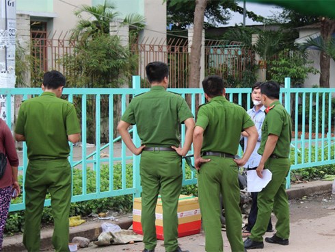 Người đàn ông bị ô tô cán qua đầu tử vong khi đang nằm trên võng