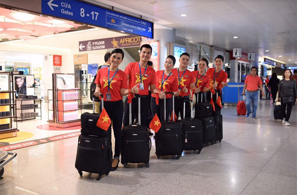 Ngập sắc đỏ trên chuyến bay Vietnam Airlines sang Indonesia-3