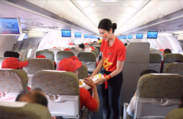 Ngập sắc đỏ trên chuyến bay Vietnam Airlines sang Indonesia-4