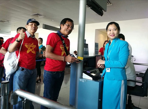 Ngập sắc đỏ trên chuyến bay Vietnam Airlines sang Indonesia-7